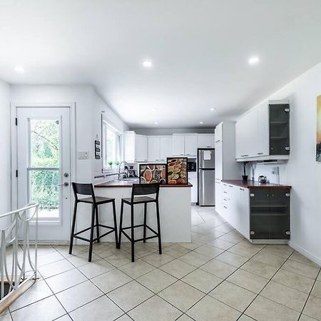 Appartamento Spacious 4Br House Close To Dt Brossard Esterno foto