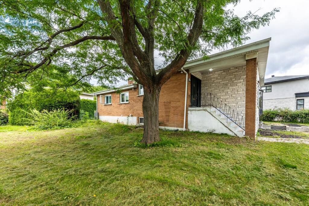 Appartamento Spacious 4Br House Close To Dt Brossard Esterno foto