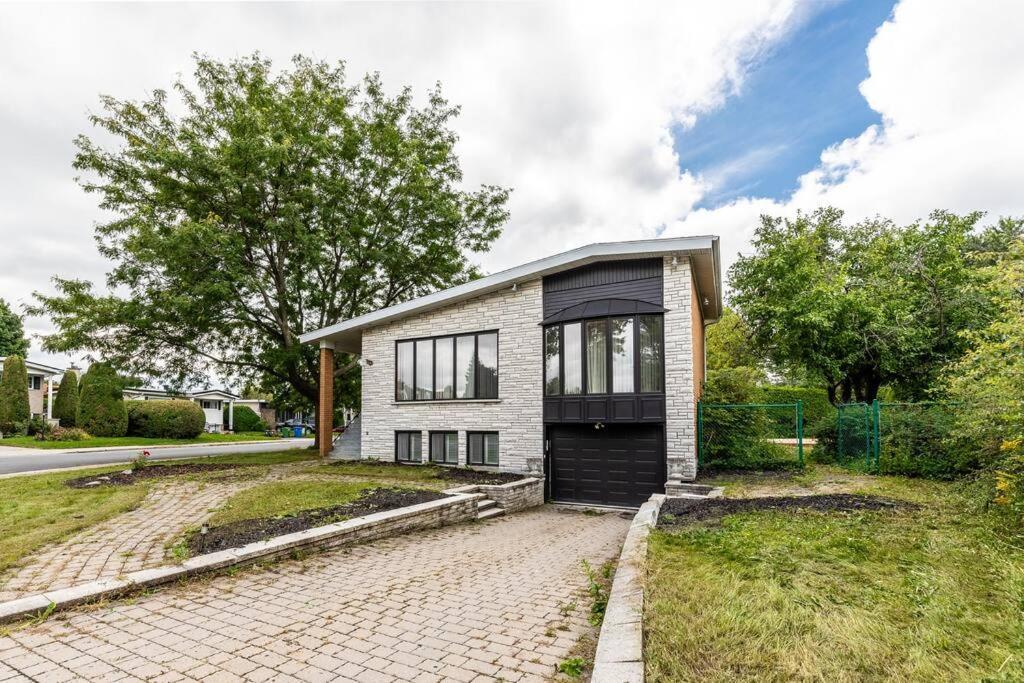 Appartamento Spacious 4Br House Close To Dt Brossard Esterno foto