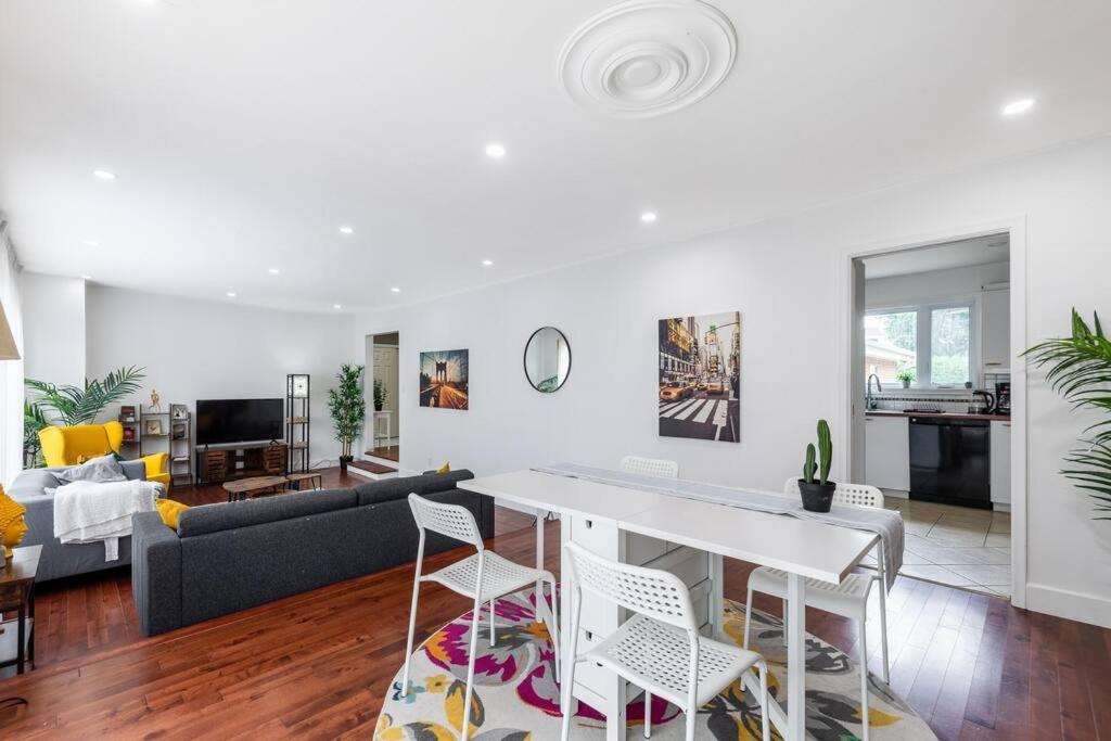 Appartamento Spacious 4Br House Close To Dt Brossard Esterno foto