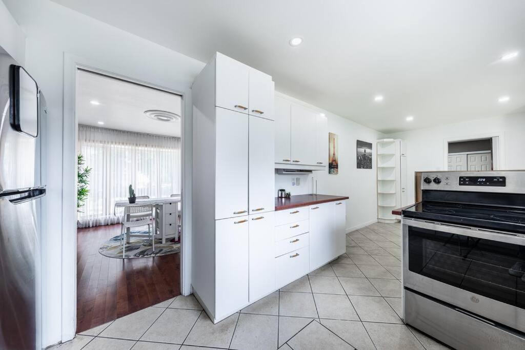 Appartamento Spacious 4Br House Close To Dt Brossard Esterno foto